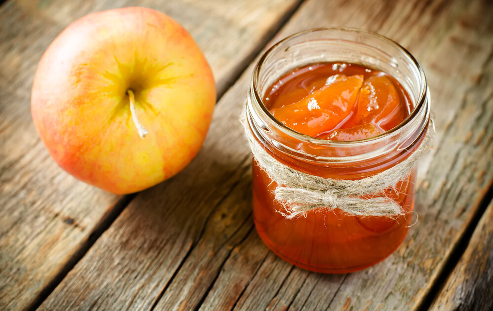 «Карамельные дольки»: яблочное варенье с целыми ломтиками и прозрачным сиропом