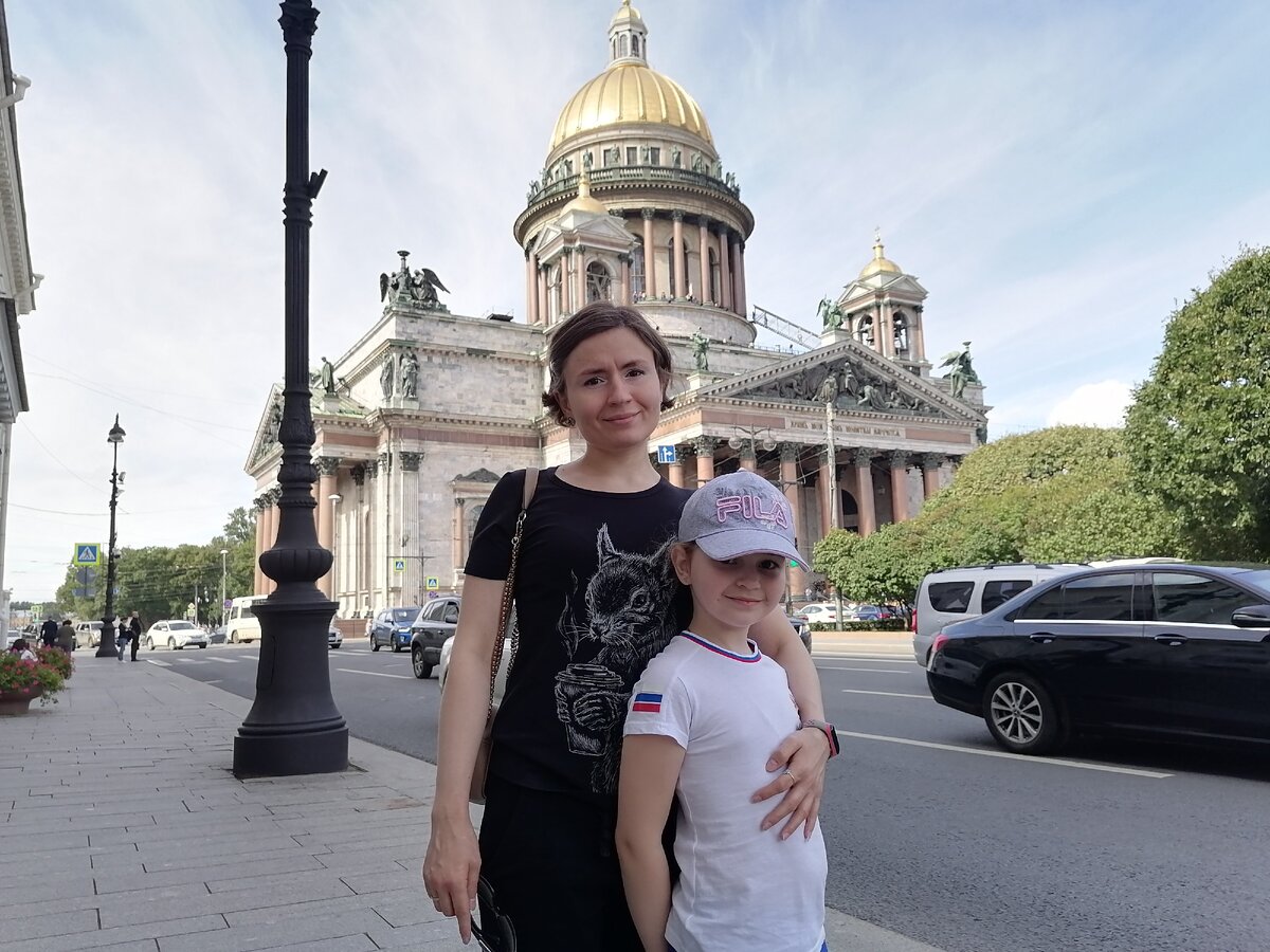 Исакиевский собор. Мы поднимались на колоннаду и был очень красивый вид на город.