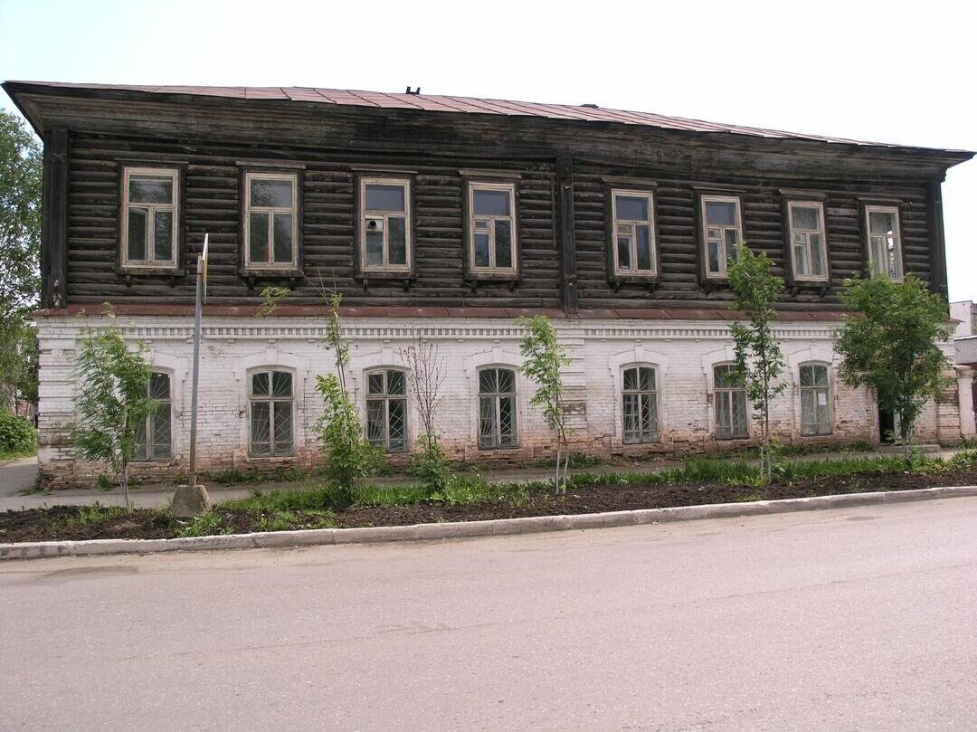 Дом купца Буктемирова  (https://kartarf.ru/dostoprimechatelnosti/200095-dom-zavedenie-kupca-buktemirova-s-tipografiey)