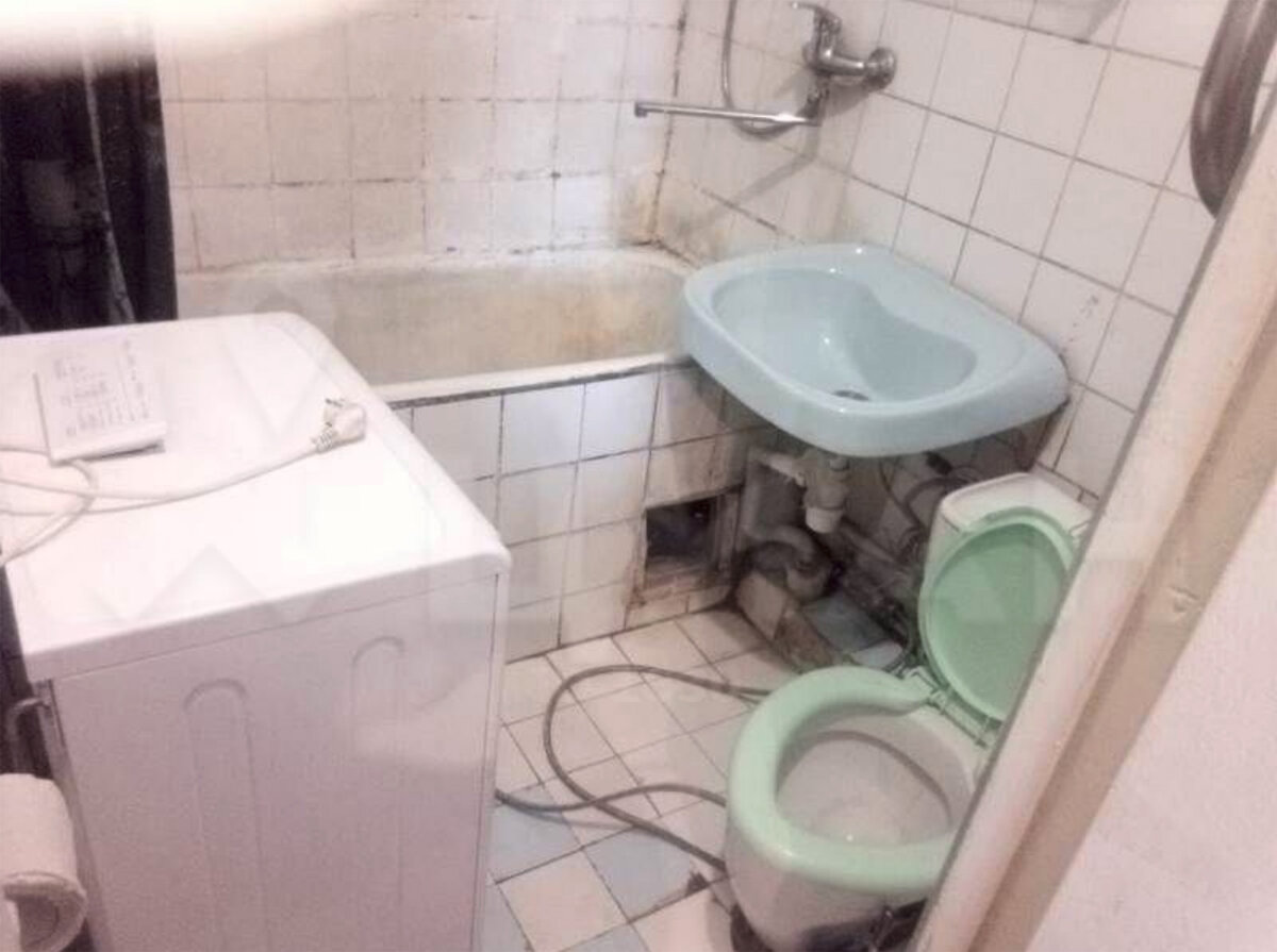 Знакомая ищет квартиру в аренду. Прислала фотографию ванной комнаты - это какое-то средневековье!