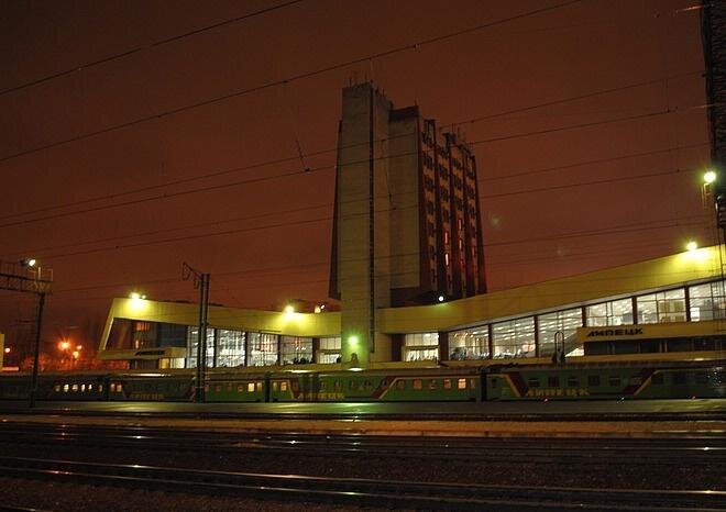 Жд вокзал города липецка. Железнодорожный вокзал Липецк. ЖД станция Липецк. Станция Липецк вокзал. Здание ЖД вокзала Липецк.