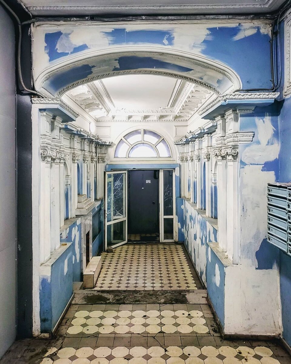 Вестибюль в холодной парадной