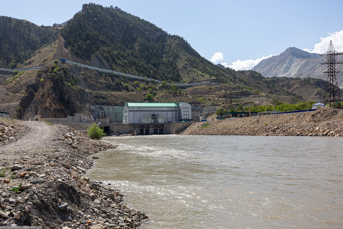 1. Береговое здание ГЭС.