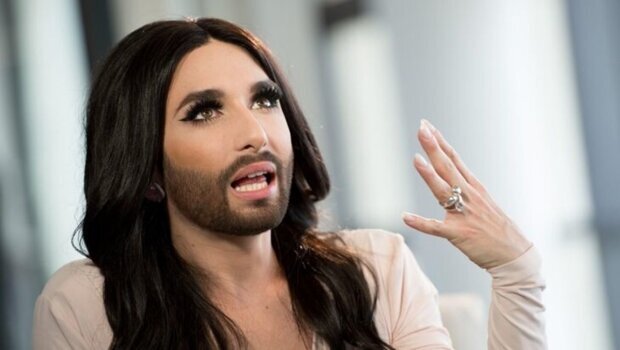 Известный австрийский певец Томас Нойвирт, получивший популярность в образе победительницы Евровидения Кончиты Вурст, удивил оригинальным образом