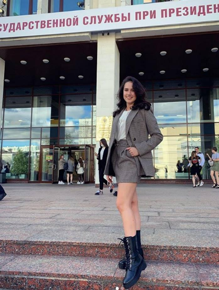 Это Алина Загитова - студентка