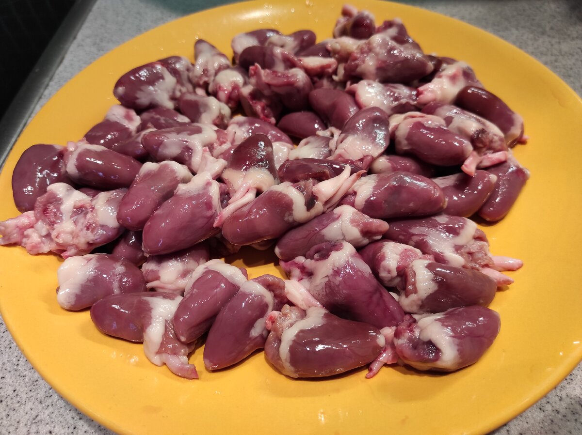 Как отварить куриные сердечки. Куриные сердечки. блюда с куриными сердечками. куриные сердечки готовые.