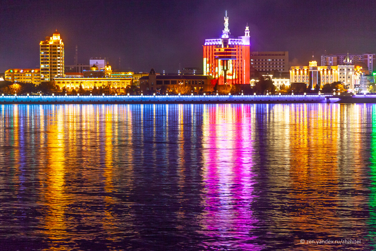 Город расположенный на берегу реки амур. Благовещенск и Хэйхэ. Хэйхэ Китай набережная. Граница Благовещенск Хэйхэ. Амур Благовещенск Хэйхэ.