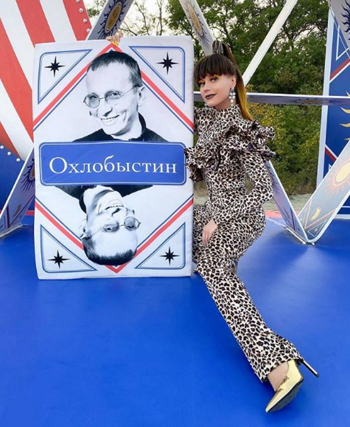 Кристина Асмус позировала в леопардовом комбинезоне и остроносых лодочках. Фото: Instagram.com/asmuskristin