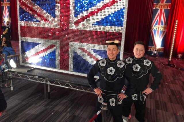 "Парни саб ложки" или "Парни саб трубы", фото с сайта http://parnisub.ru/TRUBbl