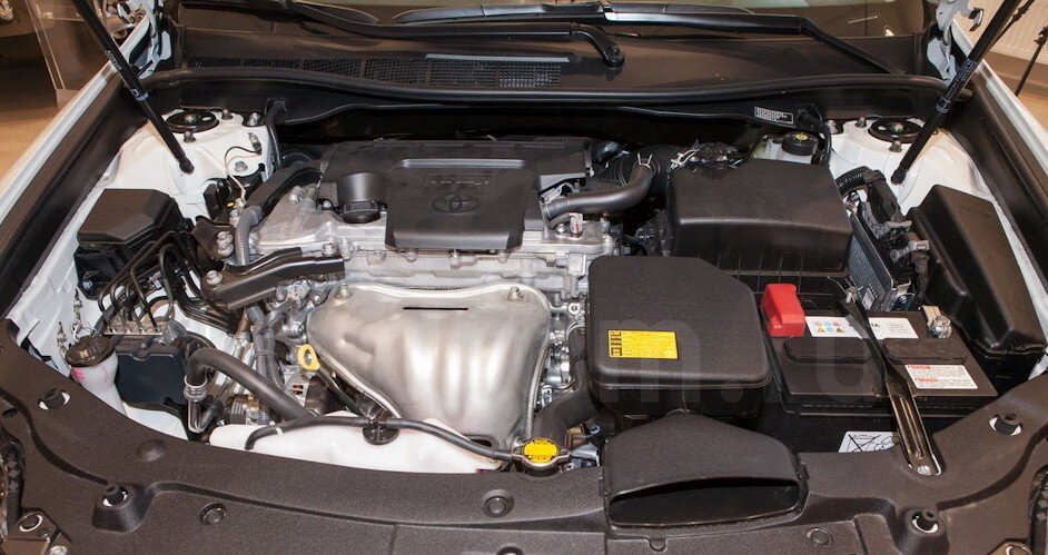 2.5 литровый двигатель 2AR-FE под капотом Toyota Camry
