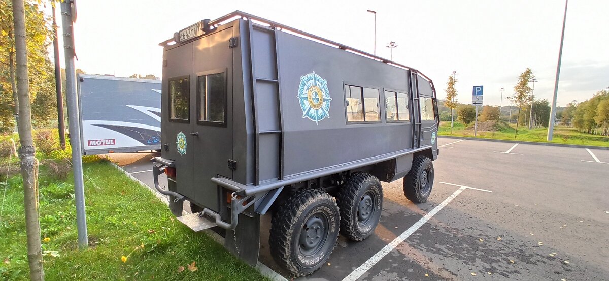 Pinzgauer - вид сзади 