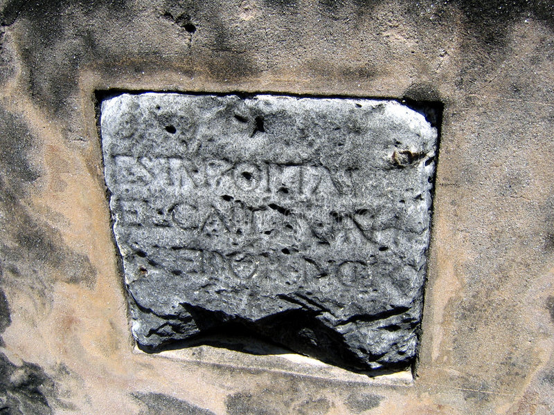 Та каменная плита.