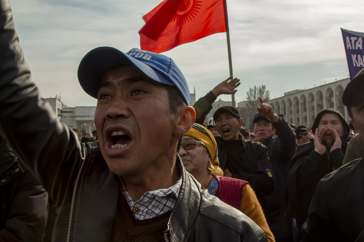 Кыргызстан запретил. Митинг в Бишкеке 2020. Кыргызстан революция 2020. Митинг Садыр Жапаров. Митинг в Кыргызстане Садыр Жапаров.