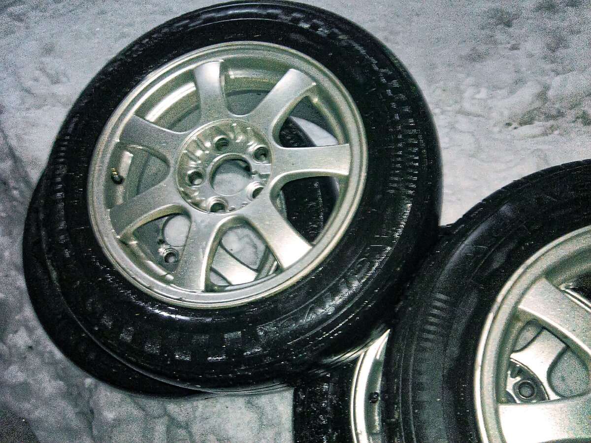 Изначальный вид дисков. Моем их, затем снимаем резину.