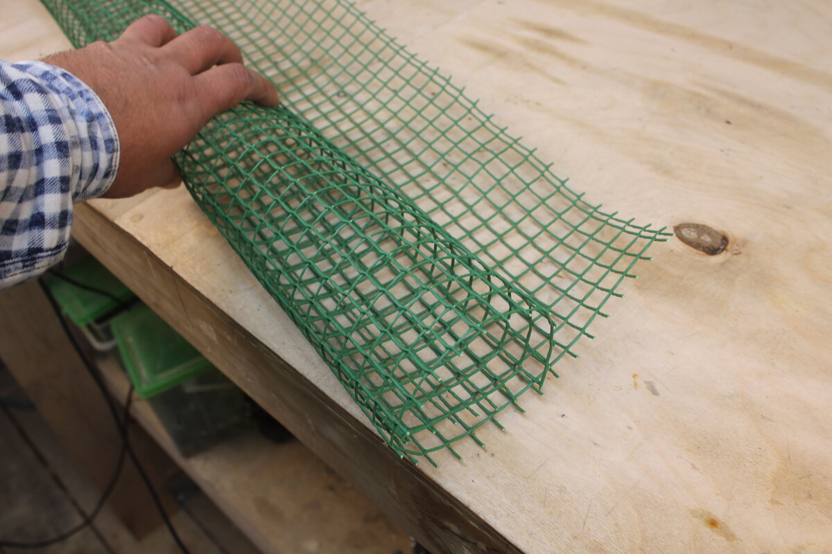 Уже устал чистить водосточку от листьев, сосед подсказал гениальную ...