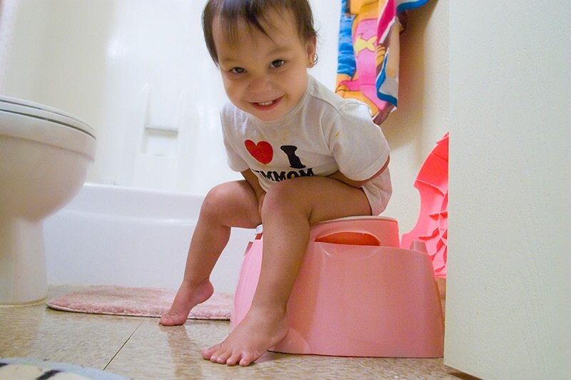 Наберитесь терпения, ребёнок научится писать в горшок, но не сразу!