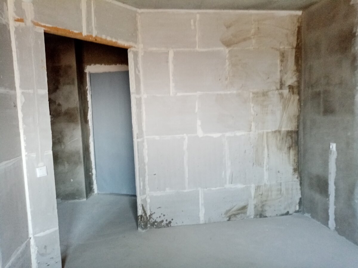 Комната, дальше прихожая