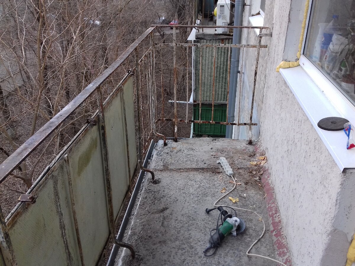 лоджия разбор. демонтаж старого балкона. демонтировали балкон. как демонтировать балкон. демонтаж старого балкона.