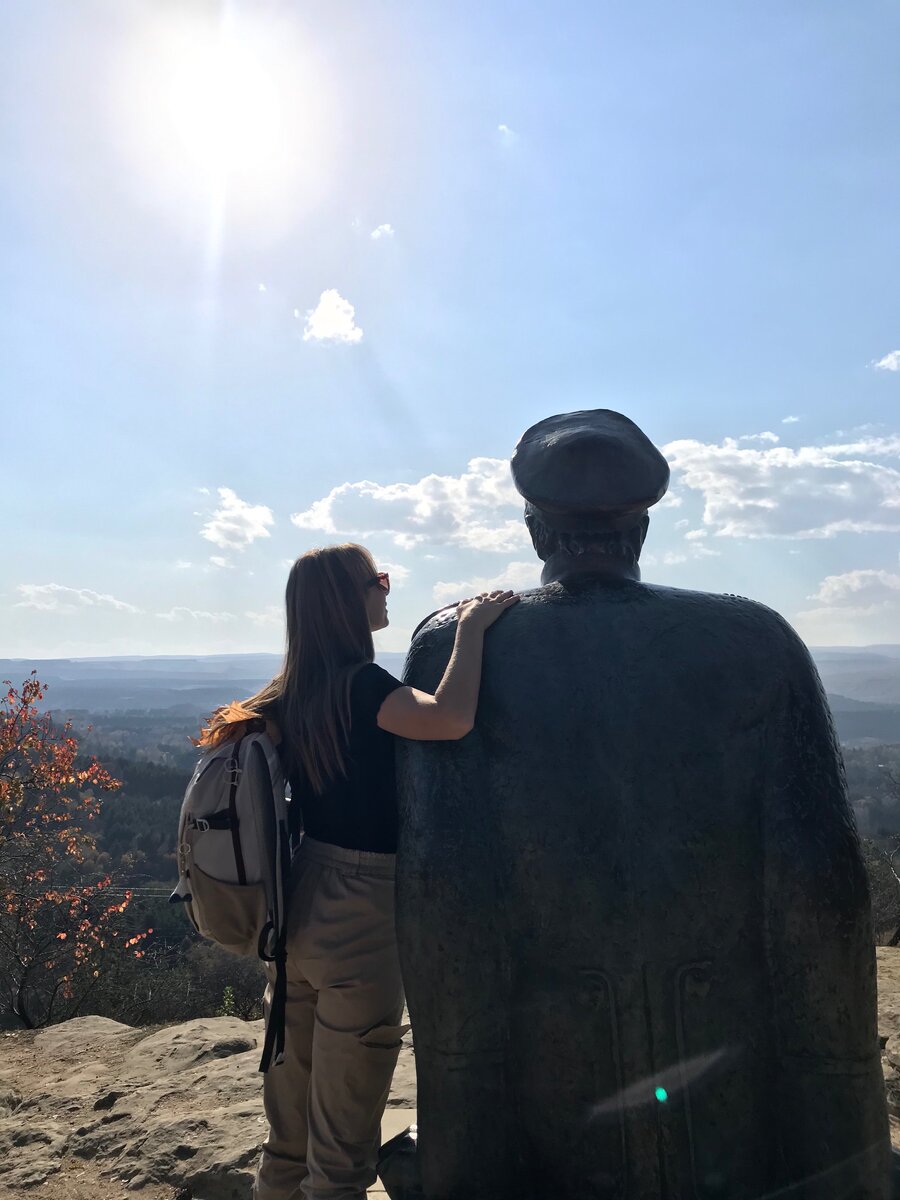 Лермонтов смотрит на Эльбрус