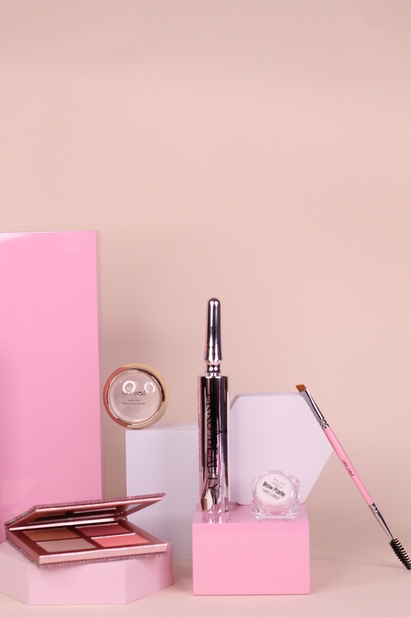 на фото продукты NikkMole и Ekkobeauty