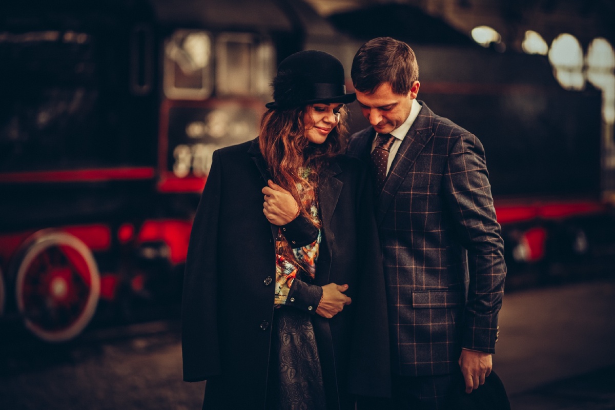 Нашли подходящие костюмы и приехали к ретро поезду 