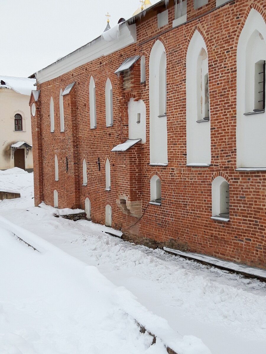 Грановитая палата со встроенным отхожим местом