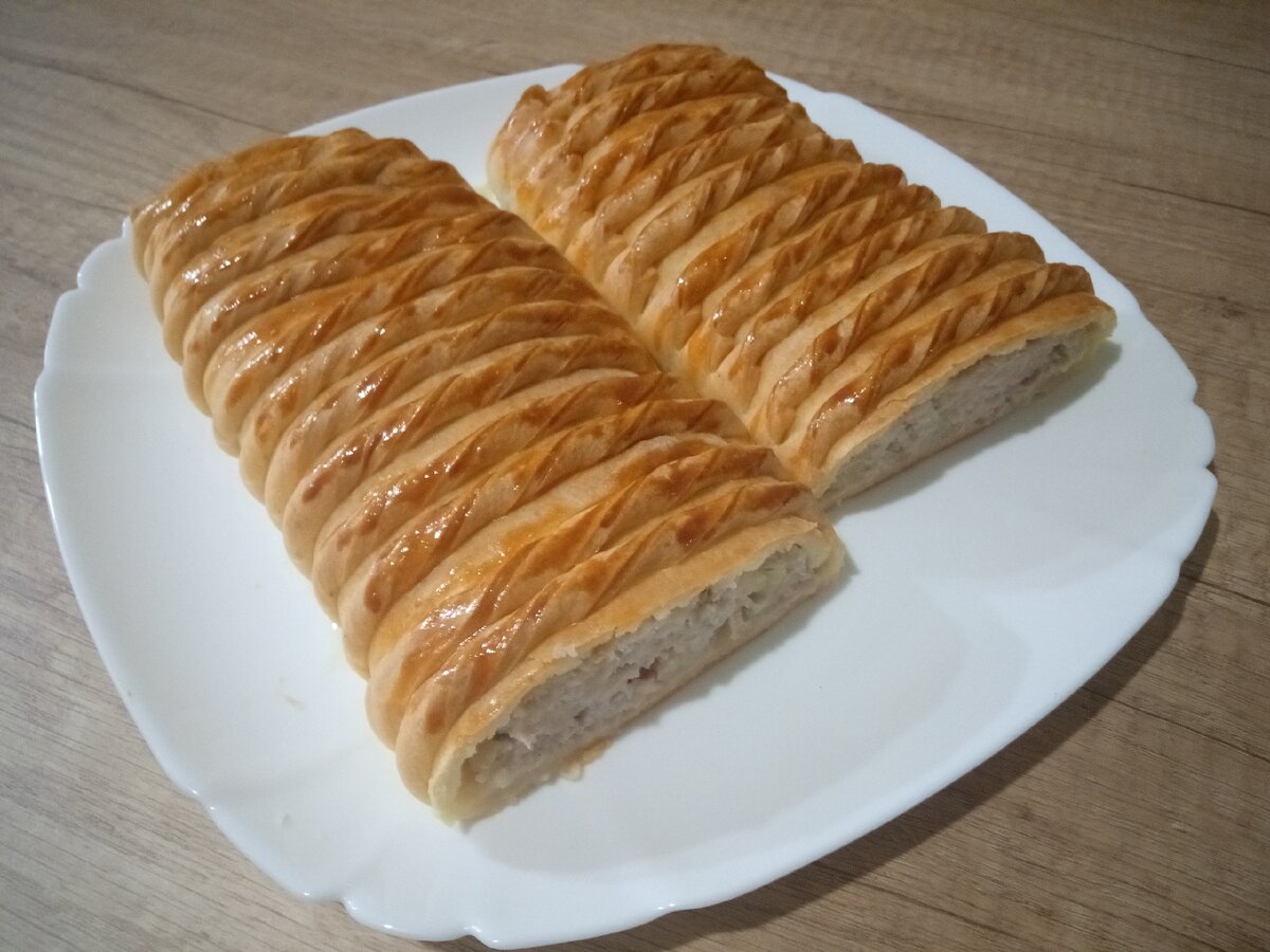 Пирог с картофельно-мясной начинокой. Фото © Apeti, 2020