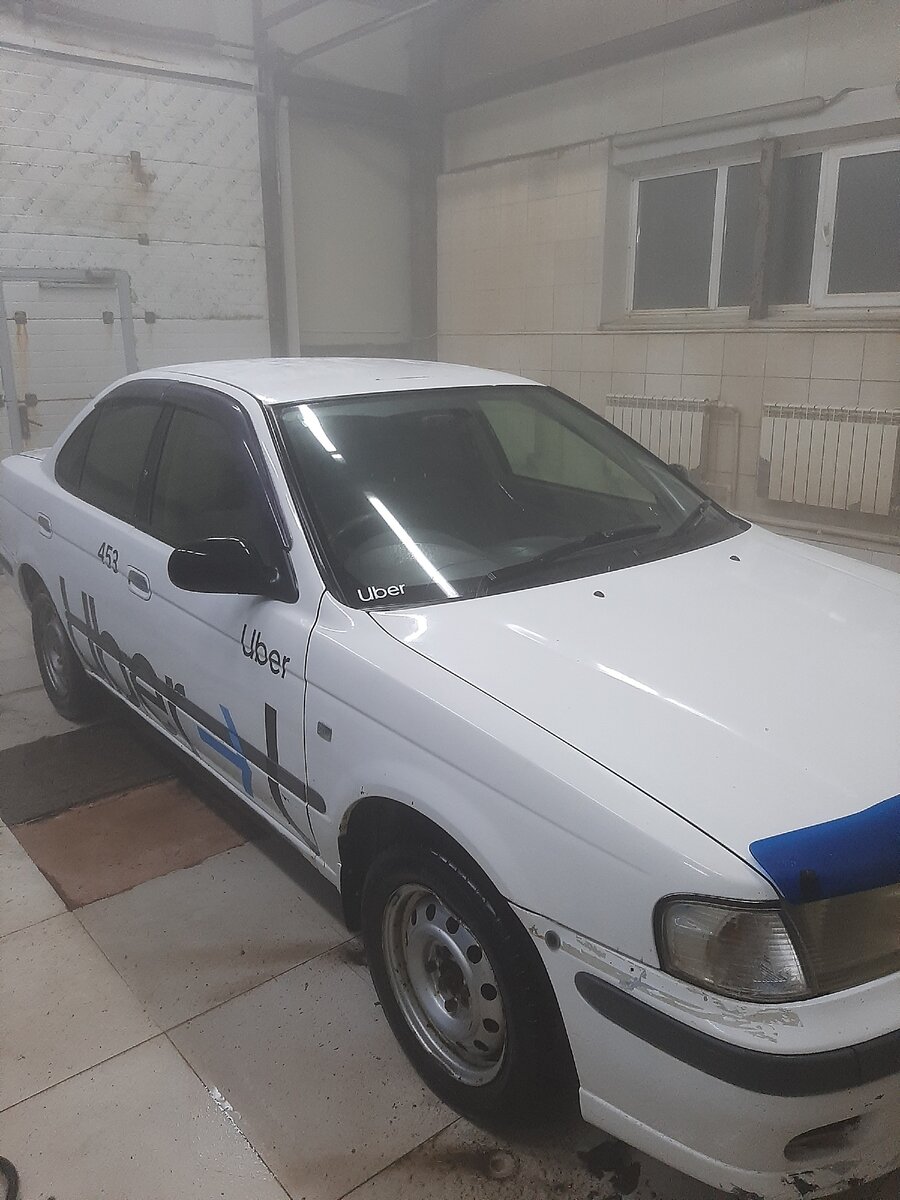 Мой автомобиль Nissan Sunny 2000 года, слегка уставшая, но верная лошадка