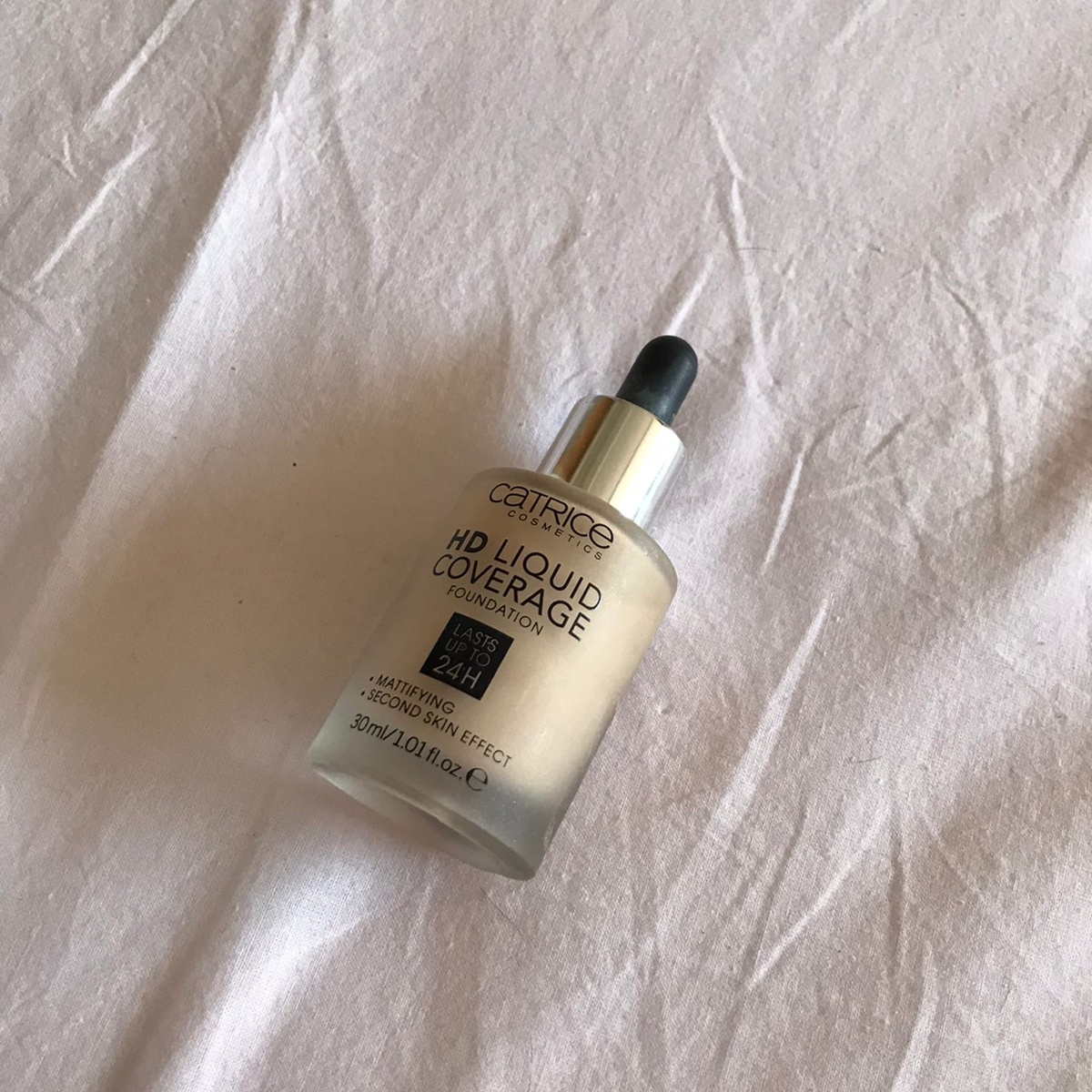 Тональная основа Catrice HD Liquid Coverage Foundation