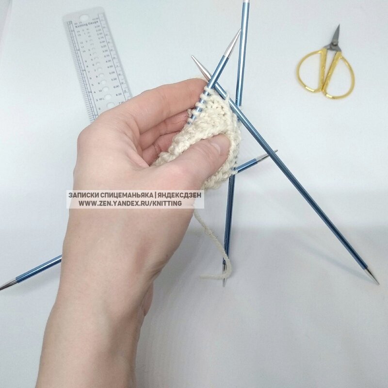 При  укороченных рядах дырки неизбежны - устраняем. Листайте дальше.