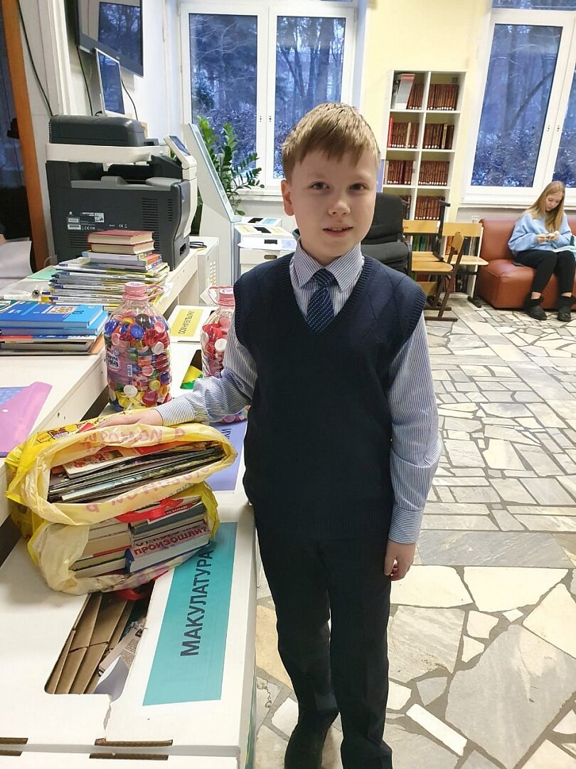 Проект поддержали многие школы, решив установить у себя контейнеры для раздельного сбора. Сортировка вторсырья является очень важной составляющей перед его отправкой на переработку. Таким образом, мы способствуем улучшению экологической обстановки, экономим энергоресурсы, а также воспитываем новое поколение мыслящих и ответственных людей.  ☝🏻 ⠀
Школы со всей ответственностью подошли к участию в проекте. Многие ученики активно включились в процесс.
Например,  в ГБОУ школа № 334 в СПб учащиеся 4В класса под руководством Леденевой Евгенией Александровно сами собрали все контейнеры, расставили их по школе и повесили плакаты.