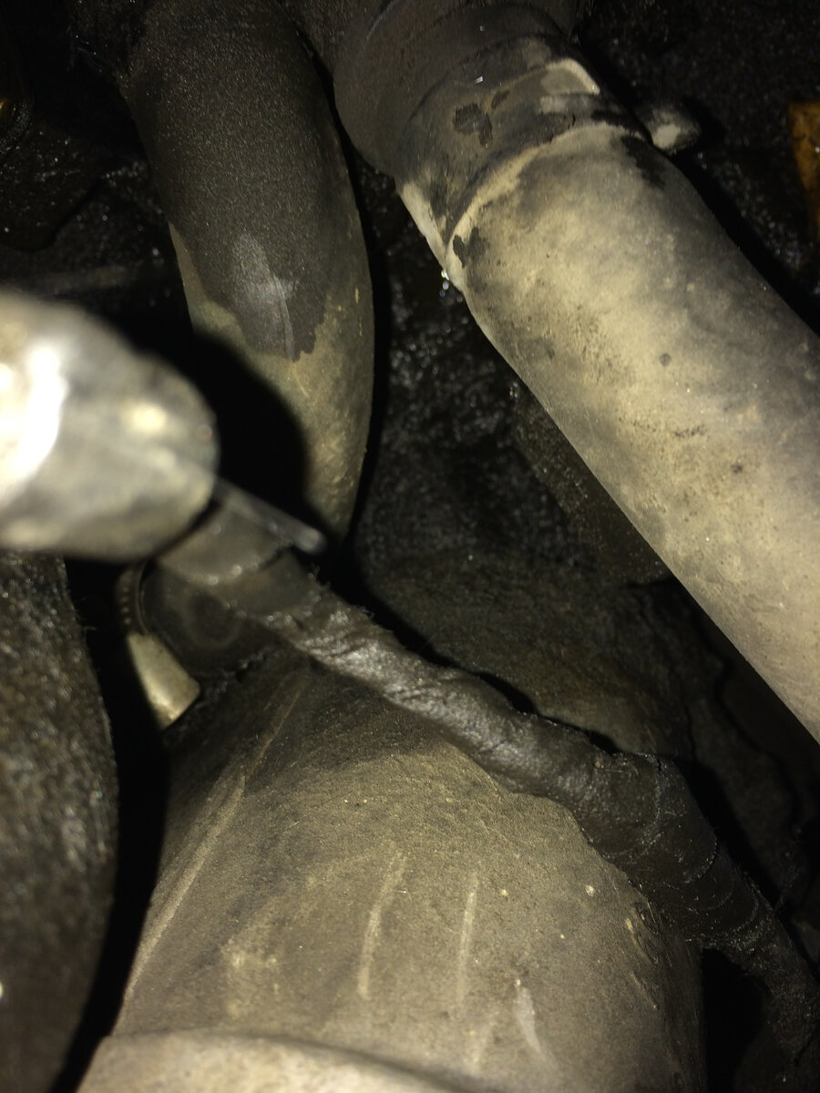 Вот виден тот хитрый хомут.