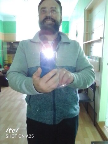 "свет" от энергии рук проходит сквозь предметы