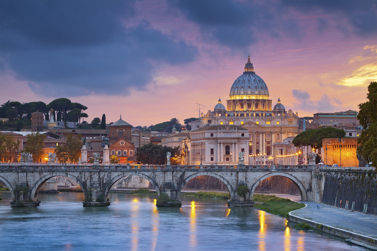 Вид на Ватикан с моста Умберта I, листайте галерею
