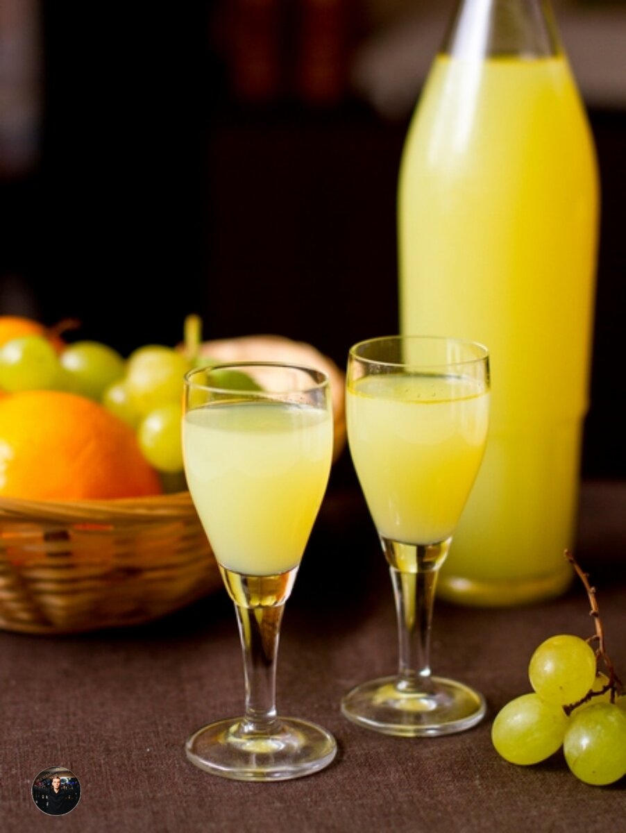  Кто на самом деле первым начал настаивать граппу на лимонных корках – рыбаки для защиты от утреннего холода, монахи, чтобы скрасить время между молитвами, фермеры, пропускающие рюмочку под конец трудового дня, – доподлинно неизвестно. 