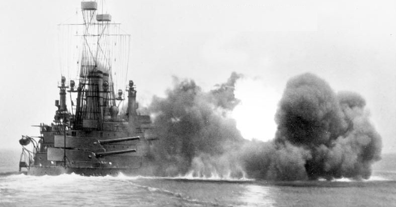 Дредноуты ведут огонь