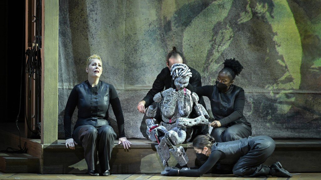 Сцена из оперы Аида, фото Винсена Понте