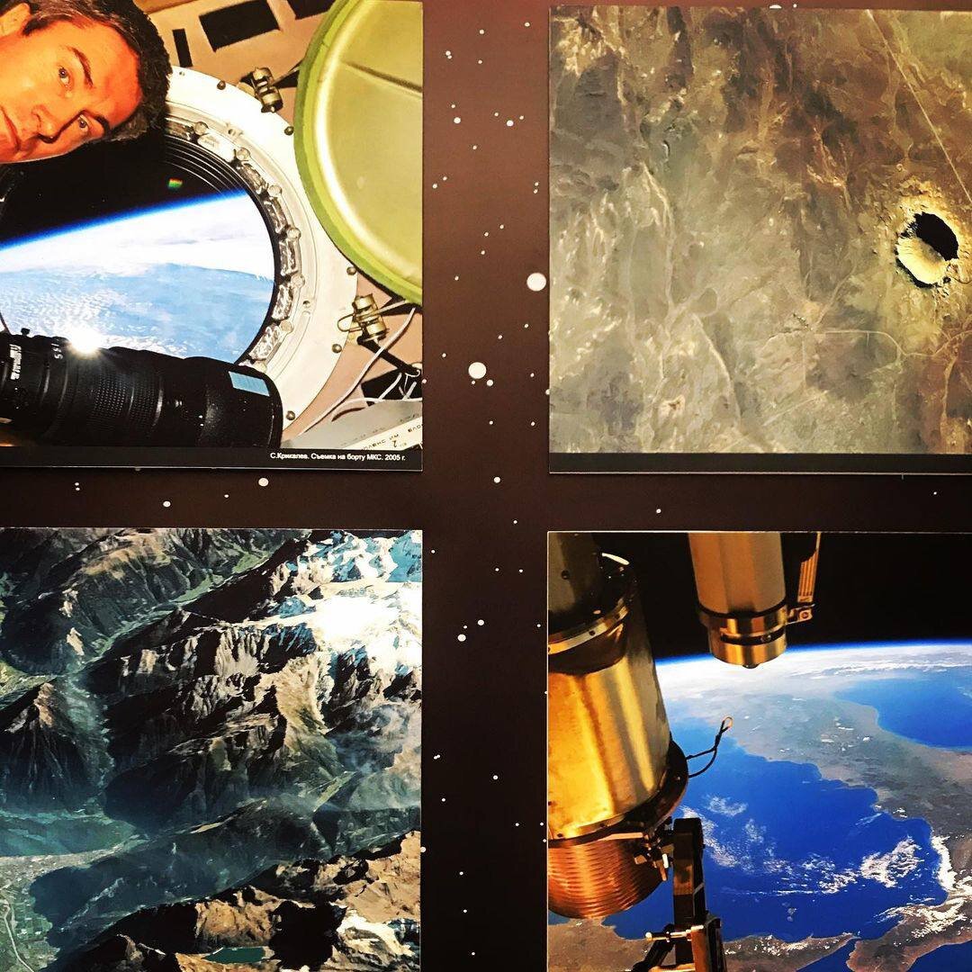 Бесплатная выставка «Один день в космосе»  Выставка приурочена к 60-летию со дня первого полета человека в космос.  Посетители смогут полностью «погрузиться» в космическую среду, их ждет знакомство с траекторией полета космического корабля, различными космическими явлениями, историей отечественной космонавтики, экипировкой космонавтов и даже с растительным миром внеземного пространства. Экспозиция поможет понять, как устроена Солнечная система, а при помощи виртуальных очков и интерактивного оборудования испытать все ощущения покорителей космоса.  