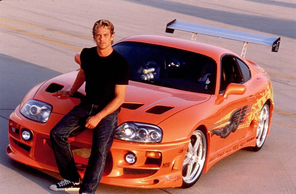 Актер Пол Уокер на съемках фильма "ФОРСАЖ" источник Яндекс Картинки