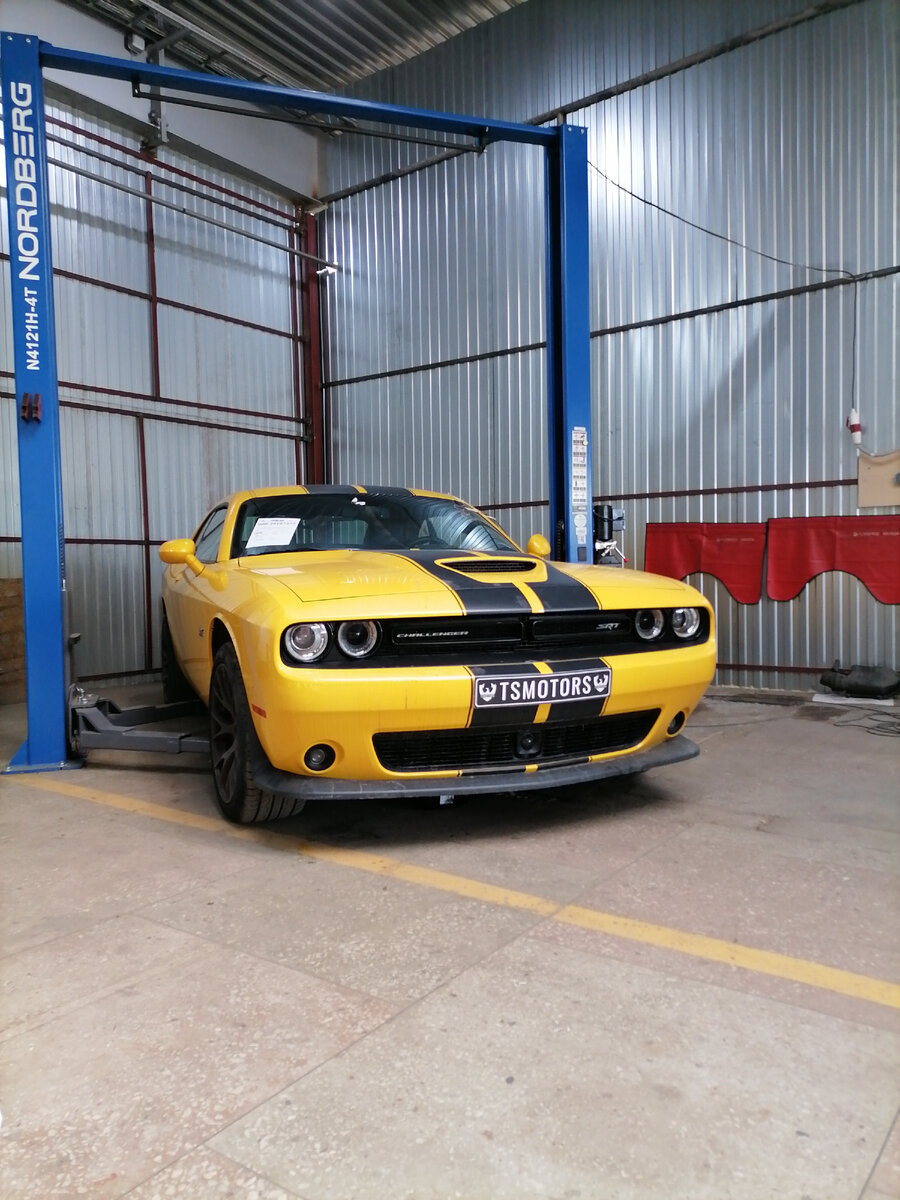 Dodge Challenger SRT.