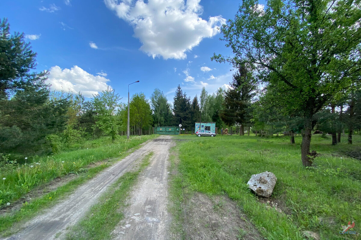 Уговорили охранника пустить нас в 2-этажный военный бункер. Тот ...