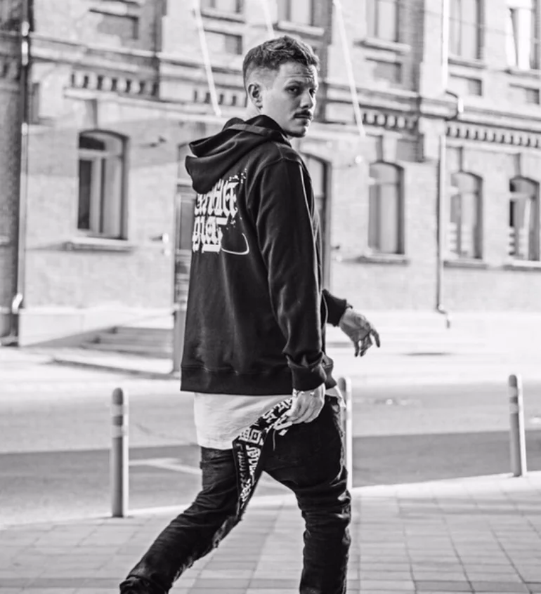 Сергей Трущев в каменных джунглях (Источник: LastFM)