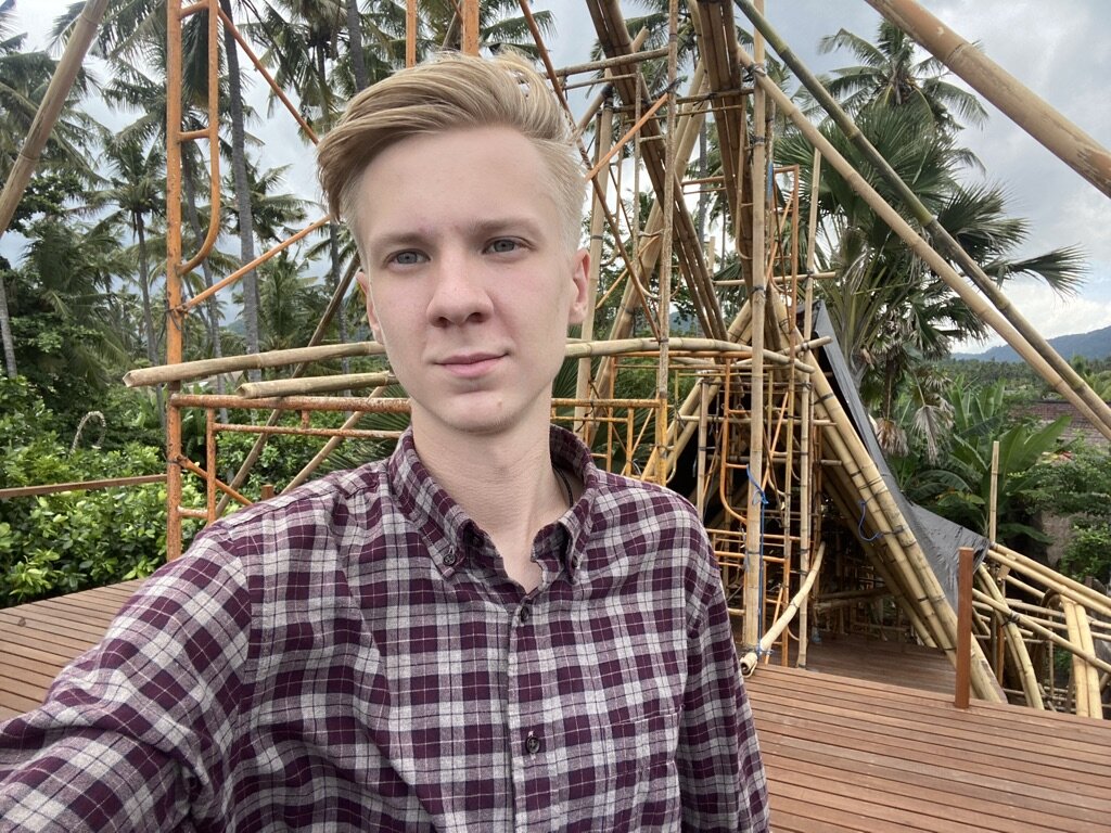 Я на стройке своего знакомого, он тоже строит дом с нуля