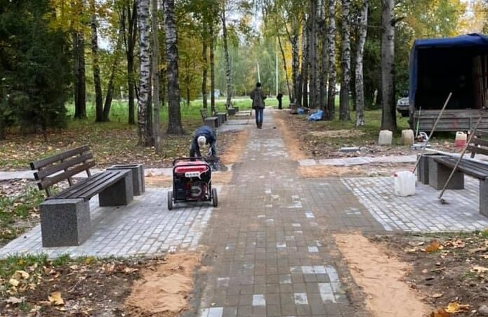 В Твери депутат Татьяна Жомова помогла благоустроить сквер в Химинституте