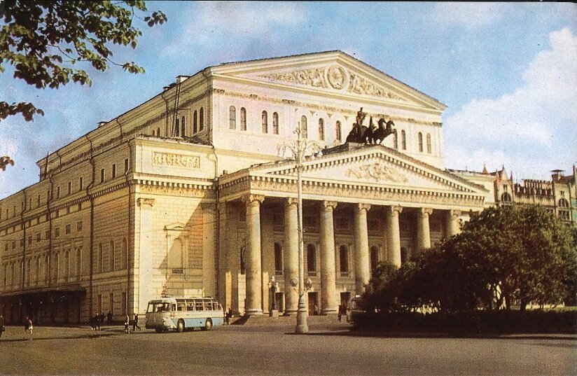 площадь Свердлова (здесь и далее приведены названия улиц, актуальные в 1969 году) 