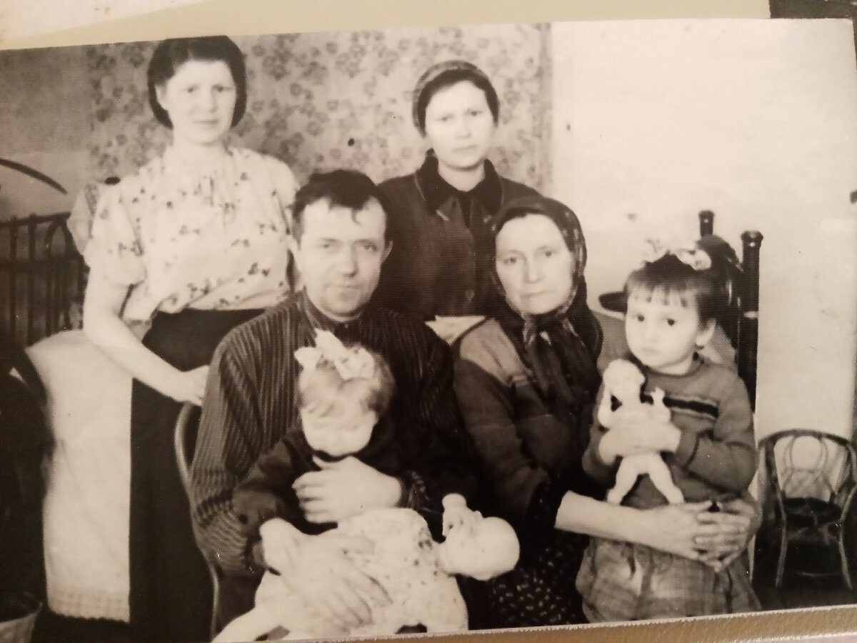 ,мои бабушка и дет. Фото 1958г из семейного архива