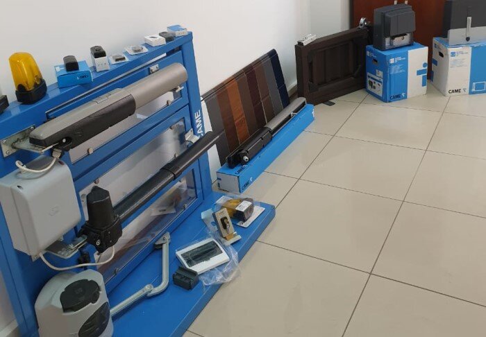 Фото демонстрационных товаров в нашем офисе в Краснодаре