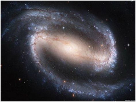 Спиральная галактика NGC1300, отличающаяся очень крупным, хорошо заметным на фотографии баром, от концов которого отходят закрученные спиральные рукава