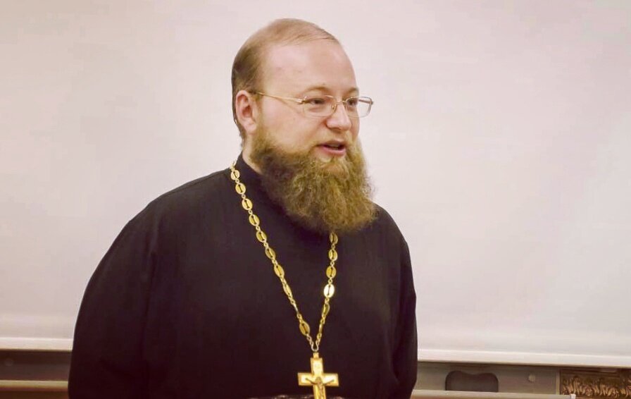 Игорь Шиляев — протоиерей, духовник Вятской православной общины глухих и слабослышащих, дипломированный переводчик русского жестового языка, преподаватель русского жестового языка.