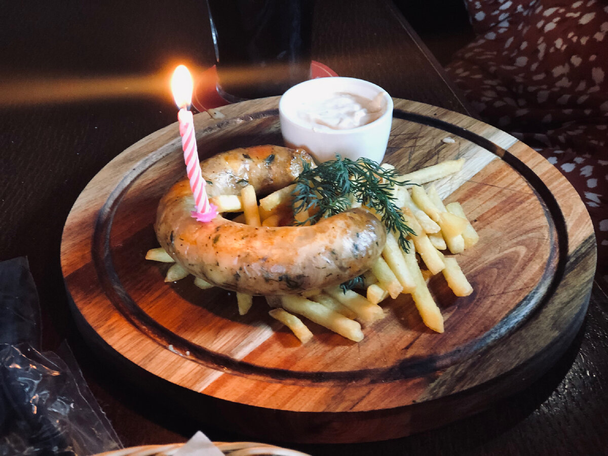 Иногда комплимент в ресторане в честь дня рождения может быть и таким)))